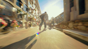 Explora Barcelona DRIFT, el paso de Eric, skater colombiano y artista digital, por la ciudad condal. Un proyecto que refleja cómo el skate transforma nuestra forma de ver las ciudades a través de su práctica y arte.